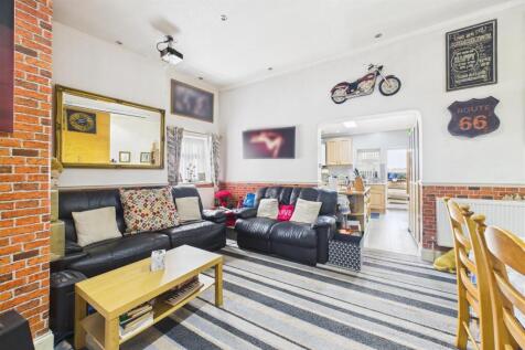 361 Two Mile Hill Road, Kingswood, Bristol BS15 1A