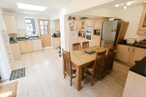 KITCHEN / BREAKFAST ROOM