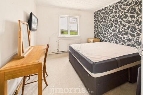 Bedroom 1 (rear)