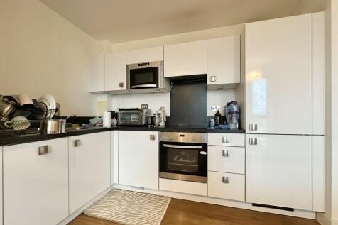 Connaught Heights, Agnes George Walk, Silvertown, Newham, London photo 4