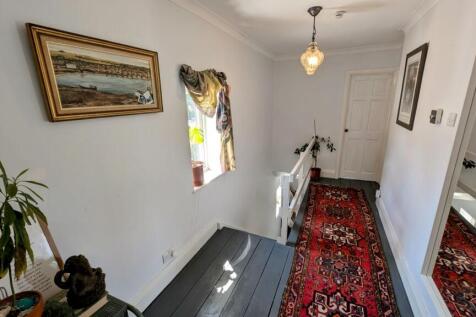 24 Church Rd landing 1.jpg