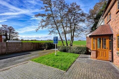 32 Woodland Close-MAR26-10.jpg