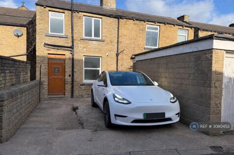 3-bed semi-detached on Gooder Lane, Brighouse, HD6, £950/mo