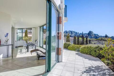 South-facing terrace with green scenery ¿ Royal 