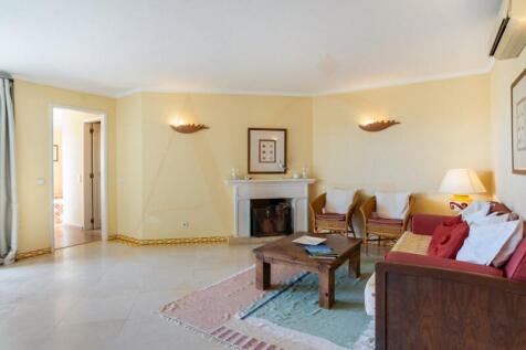 Spacious living room with fireplace