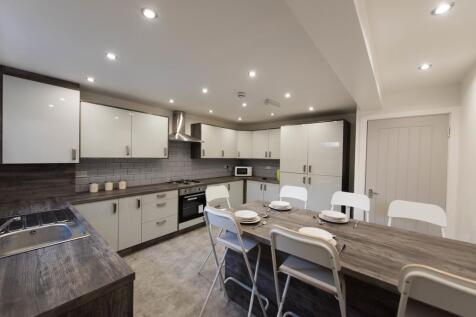 7-bed house on Chestnut Avenue, Hyde Park, Leeds LS6 1AZ, £4,130/mo