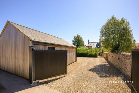 Gated Driveway &amp; Gym, 54 Tinwell Road, Stamford