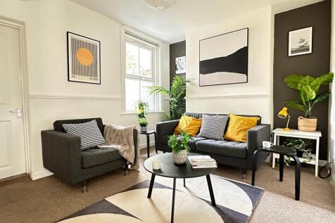 3-bed terraced on Hoopern Street, Exeter, EX4, £2,860/mo