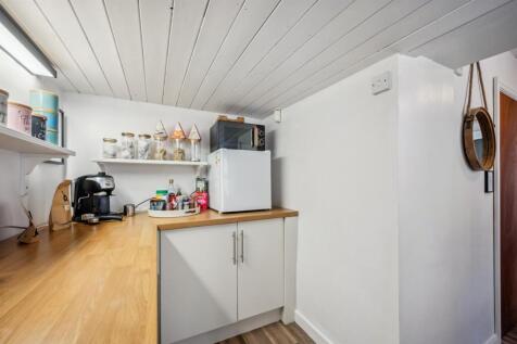 Kitchenette - worktop.jpg