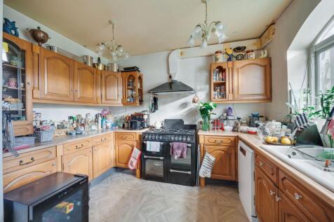KITCHEN, DINING ROOM AND LOUNGE