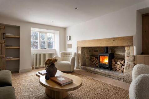 16 - Long Cottage - GL54 4AF - Web.jpg