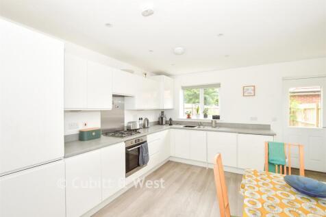 Kitchen/ Dining Room