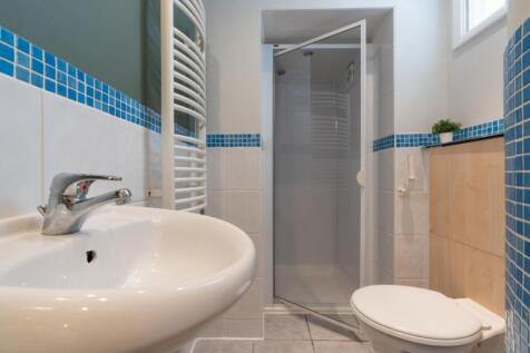 20KGF2 - Bathroom