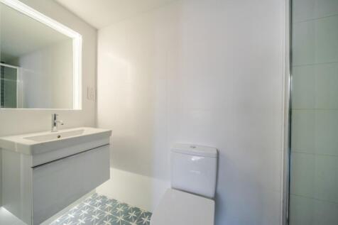EweMove Harrogate Apt One Shower Room