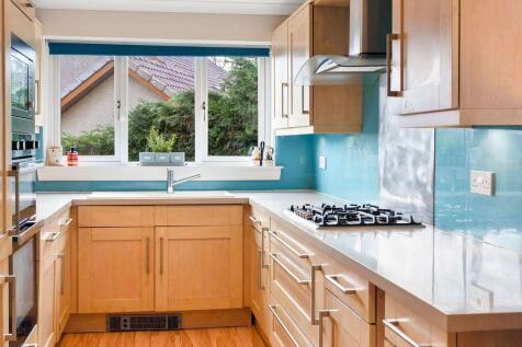 4 bed, 2 bath Detached in Leeds - Photo 17