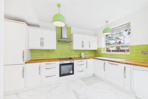 5-bed semi-detached on Petersfield Road, Staines-Upon-Thames, Surrey, TW18, £3,300/mo