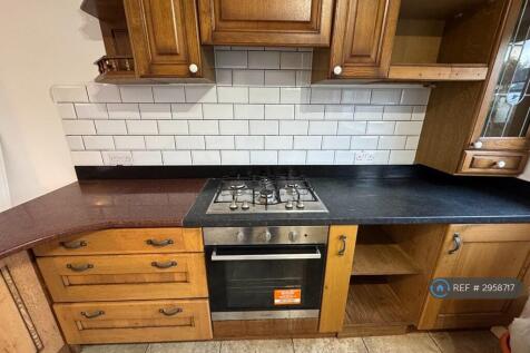 Neville Grove, Leeds, LS9 photo 5