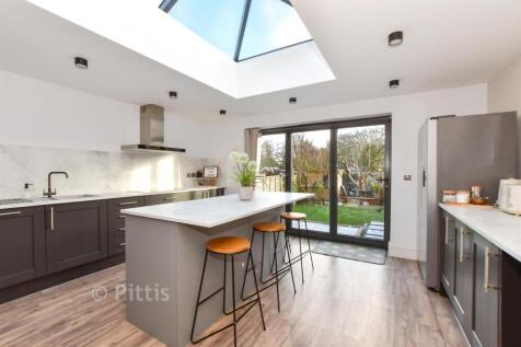 Kitchen/ Breakfast Room