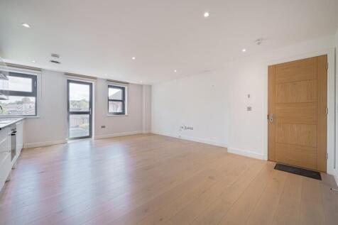 Finchampstead Road, Wokingham, RG40 photo 2