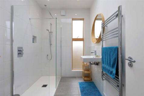 Bath/Shower Room