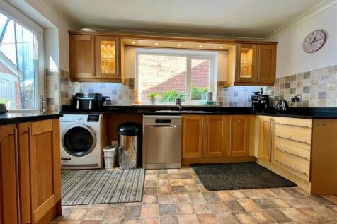 Kitchen - image three.jpg