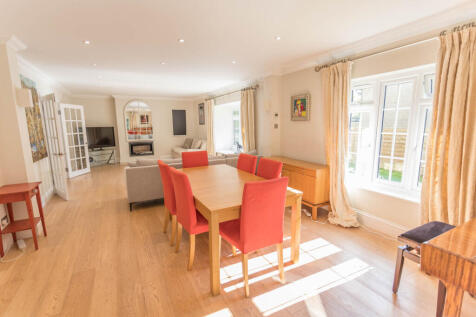 Living Room/Dining Room