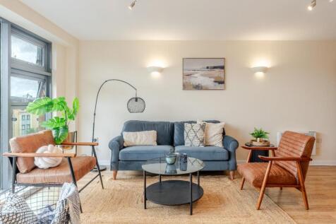 Living Area 2.JPG