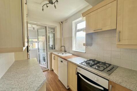 Romford, RM3 - property photo
