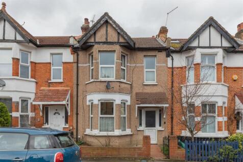 London, E18 - property photo