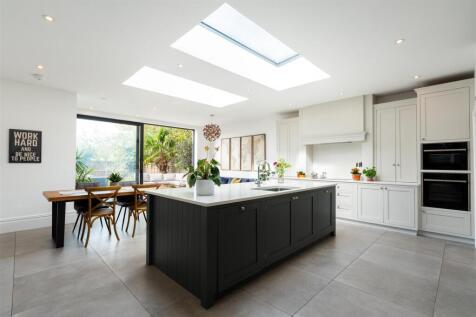 Kitchen/breakfast/living room