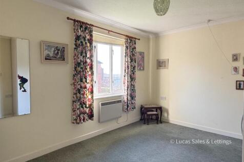 12 Oaktree Ct Kettering-4.jpg