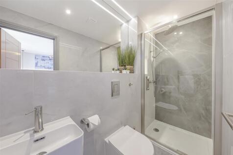 One Stay - Studio 16 - Bathroom - Image 2.jpg