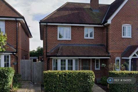 Semi-Detached House In Quiet Cul-De-Sac