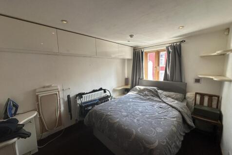 bedroom.JPG