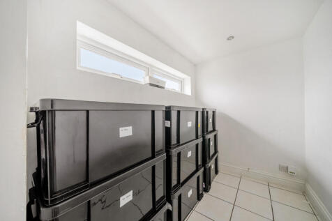 1385000-16-693172...