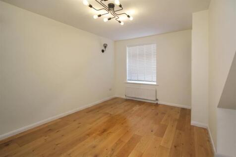 NN16, Lupin Close, Kettering photo 3