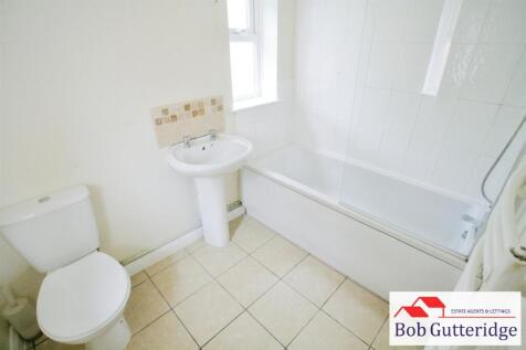 FIRST FLOOR BATHROOM