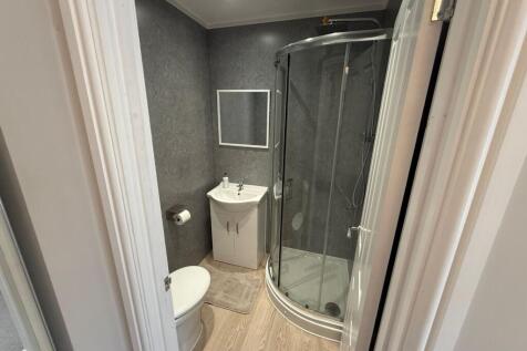 3 Berkley Crescent, Gravesend, Kent, DA12 photo 3
