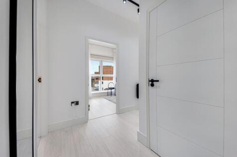61 LOWBRIDGE COURT-3.jpg