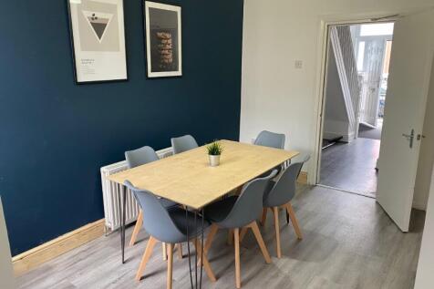 5 Bedroom House in L15 2HN