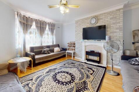 21 Vale Court, Acton, London, W3 7SA