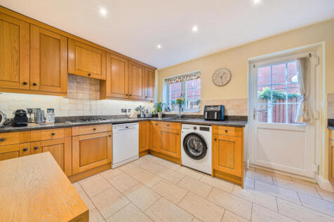 1372973-15-68fb91...