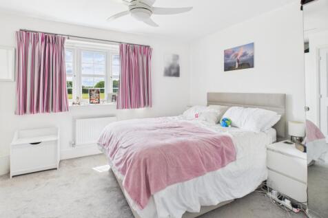 CAM02519G0-PR0284-STILL007