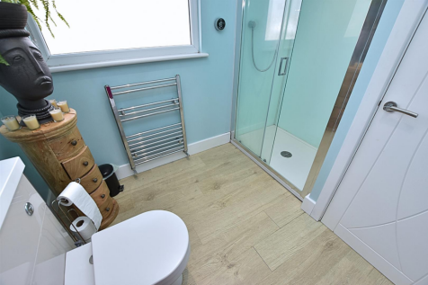 EN SUITE SHOWER ROOM