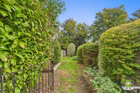 EweMove Estate Agents Basingstoke - Upper Sherbour