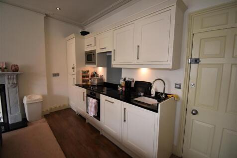 West Market Place, Cirencester photo 3