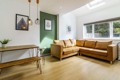 4-bed house on Harrington Drive, Nottingham, NG7, £2,920/mo