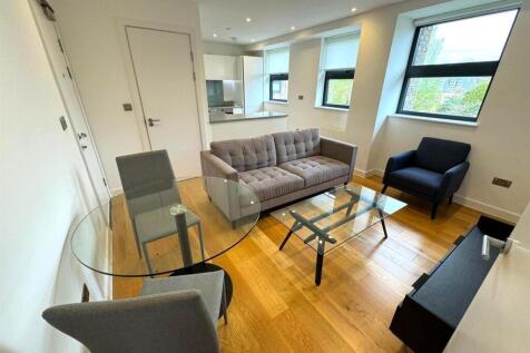 Living room pic 4.jpg