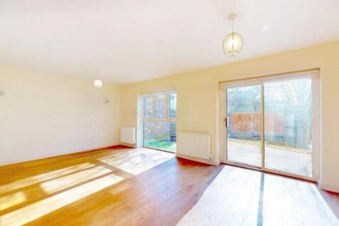 4 Bedroom House, Beckton, E6 For Sale By Barrain L