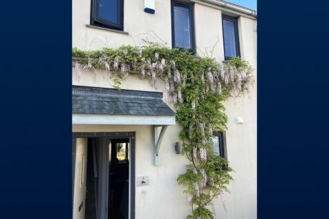 5 Langdon View Front.jpg